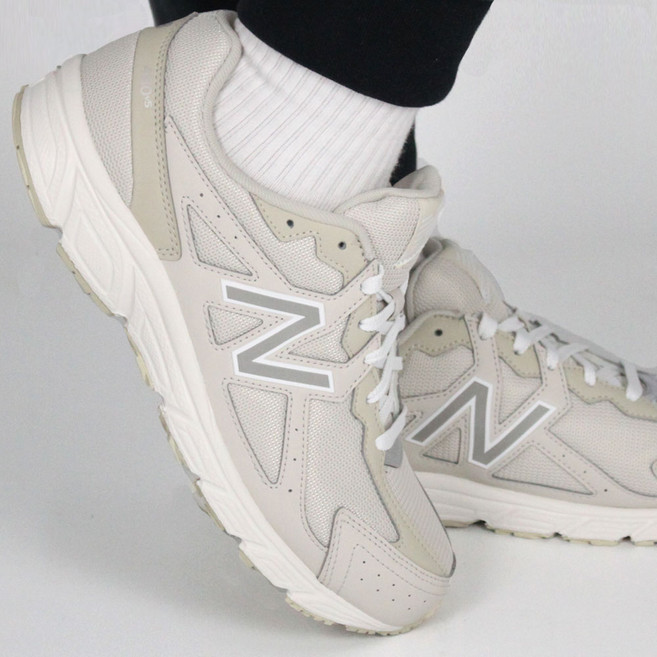 뉴발란스 공용 러닝화 발볼넓은 운동화 데일리 스니커즈 베이지 어글리 슈즈 쿠셔닝 트레이닝화