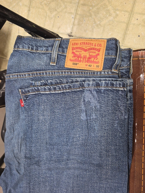 [Levi's] 559 Men's Jeans Size 42x32 Blue Cotton Relaxed Straight Leg.