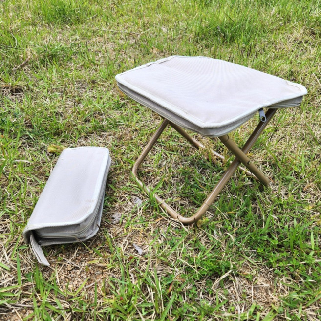 올라아이템즈 휴대용 포켓 의자 미니 접이식 스툴 발받침대 웨이팅 체어, 1개, 베이지