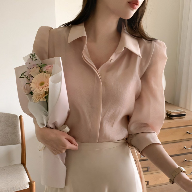 레티고 샤르망 실루엣 새틴 퍼프 반팔 블라우스