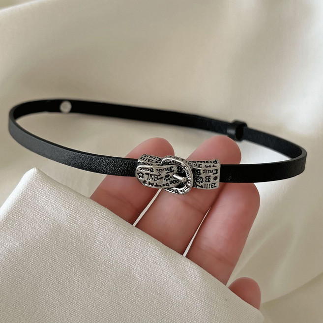백송 세린 스크립트 버클 레더 초커 슬림 블랙 벨트 유니크 여성 포인트 패션 목걸이