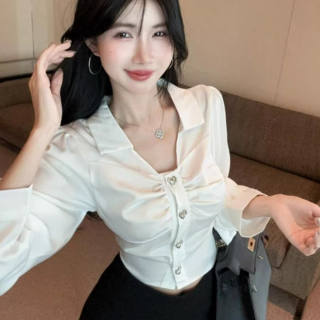 나인클로젯 하트 단츠 V넥 셔링 주름 새틴 블라우스 봄 가을 크롭 셔츠 하객룩