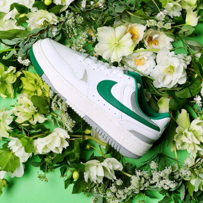 NIKE 감마 포스 우먼스 DX9176-106