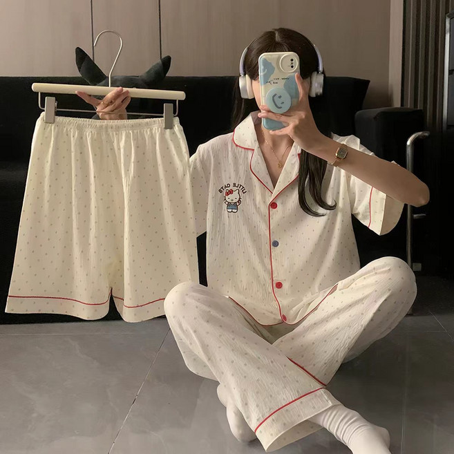 LOVEND 여성 헬로키티 캐릭터 체크 홈웨어 쓰리피스 잠옷 반팔+반바지+긴바지
