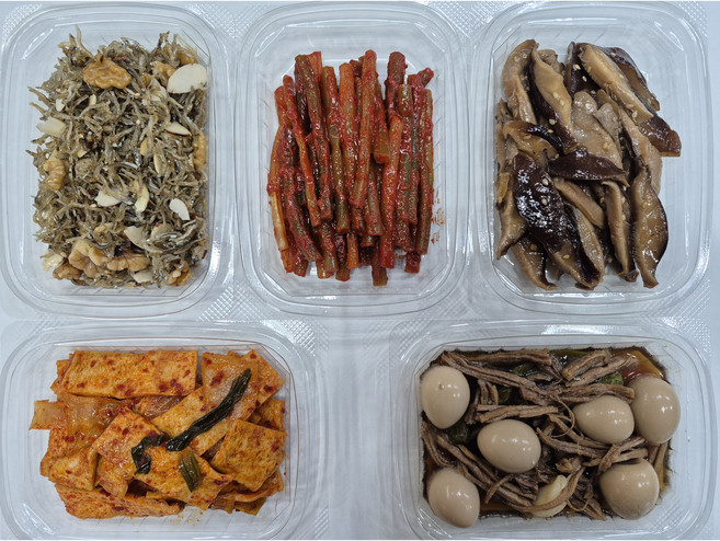 [ 배가네 반찬 ] 매일이 새로운 반찬 5종 / 표고버섯조림 + 어묵조림 + 장조림 + 마늘쫑무침 + 견과류 잔멸치 볶음