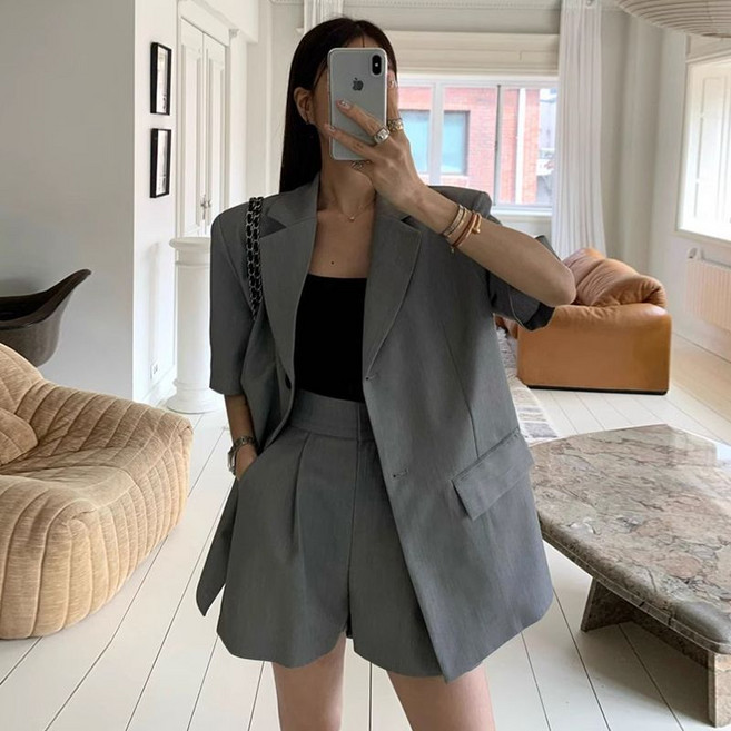 캐주얼 여성 세트 캐주얼 터틀넥 반팔 자켓 + 하이웨이스트 반바지 상하의 투피스 루즈핏 봄 여름 여자 정장 세트 RSH