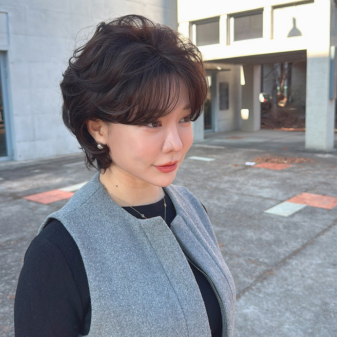 여성 중년 가발 숏컷 엘레강트 백스윕 보브컷 - 호시헤어위그, 내츄럴블랙