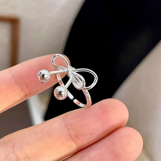 ROYALBELLE 여성 오픈링 리본 포인트 유니크 디자인 심플 감성 데일리 조절 반지 U0072112