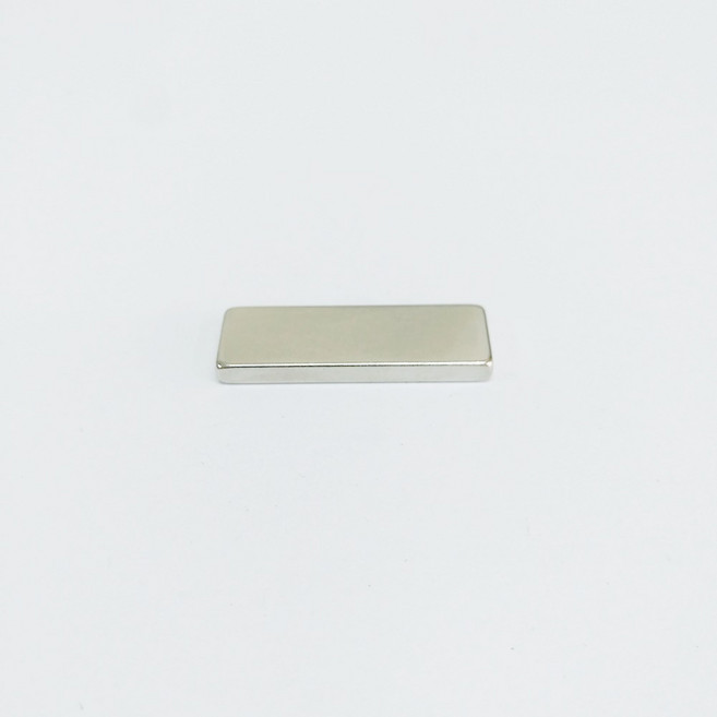네오디움 사각 자석 가로 30mm X 세로 10mm X 두께 3mm (자석등급N35)