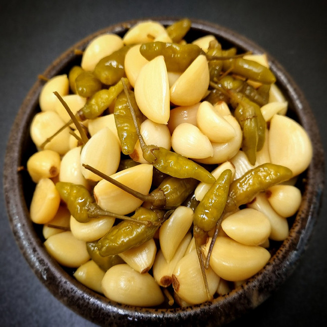 [밥앤찬] 산고추 알마늘 장아찌 1kg 매콤 새콤 아삭 별미장아찌, 1개