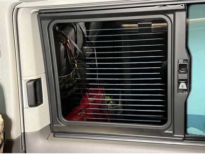 VW T6.1 California 第四代防盜防蚊鋁合金氣窗 磁吸關窗設計 車用防蚊蟲網 右側, 右(R)