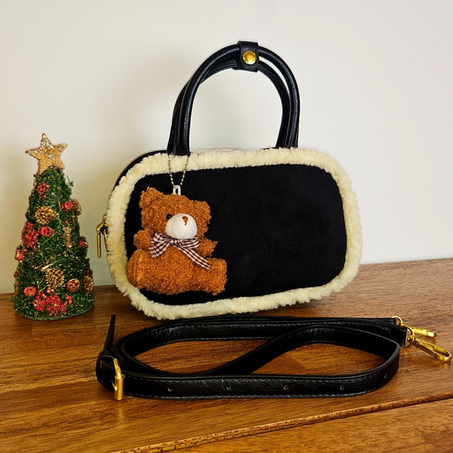 데이앤데이 여성 미니백 보아털 미니 가방 토트백