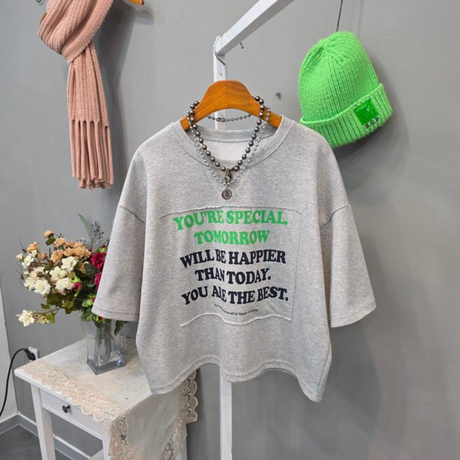 투톤레터링 패치 루즈핏 크롭반팔티