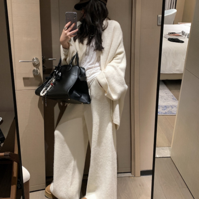 레이디 매직(lady magic) 여성 루즈핏 릴렉스 니트 가디건+찹쌀 와이드 니트 팬츠 투피스