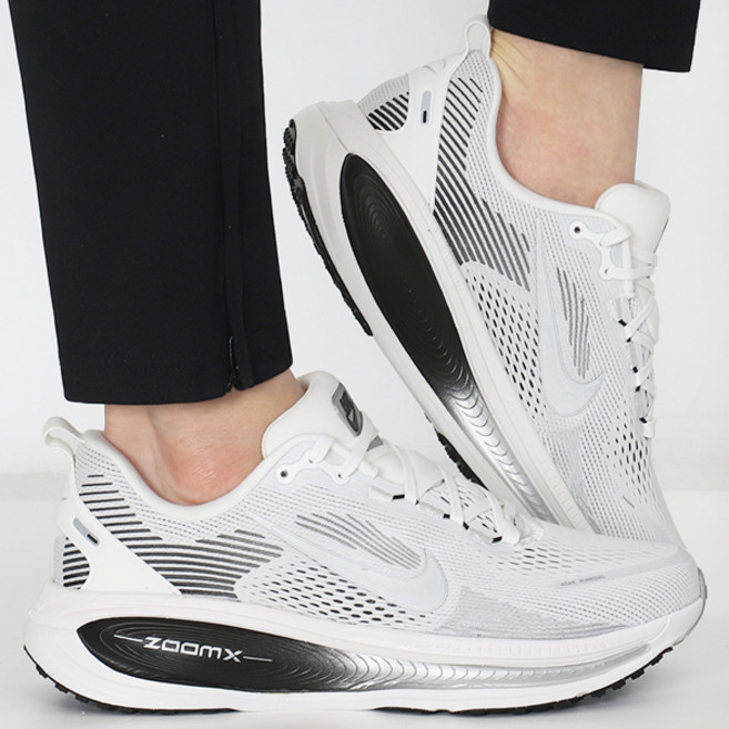 5위 - 나이키 남성 로드 러닝화 보메로 18