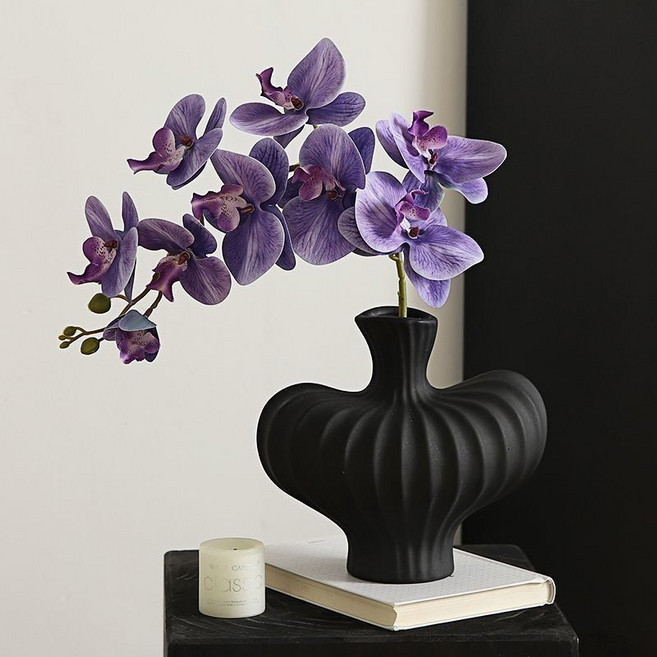 仿真蝴蝶蘭 紫色蝴蝶蘭 搭配黑色或白色花瓶, 如圖所示