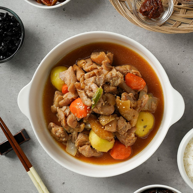 간장닭갈비 500g (국내산닭고기(어깨살7 : 가슴살3)70% : 소스30%), 4개