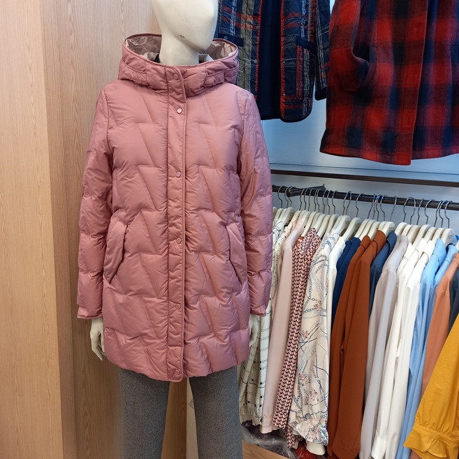 크로커다일레이디 중간 두께감의 오리털점퍼/살짝 A라인으로 루즈한 디자인의 덕다운(모자일체형)