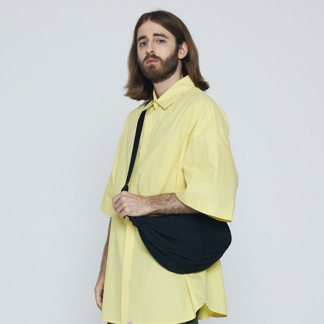 카고브로스 CB HALF CIRCLE CROSS BAG BLACK