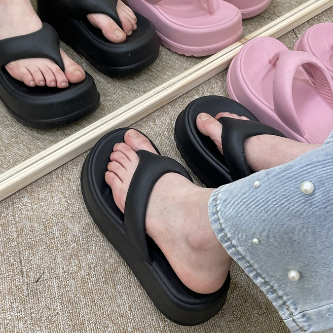 드리뮤즈 여성 통굽 말랑 쿠션 쪼리 샌들