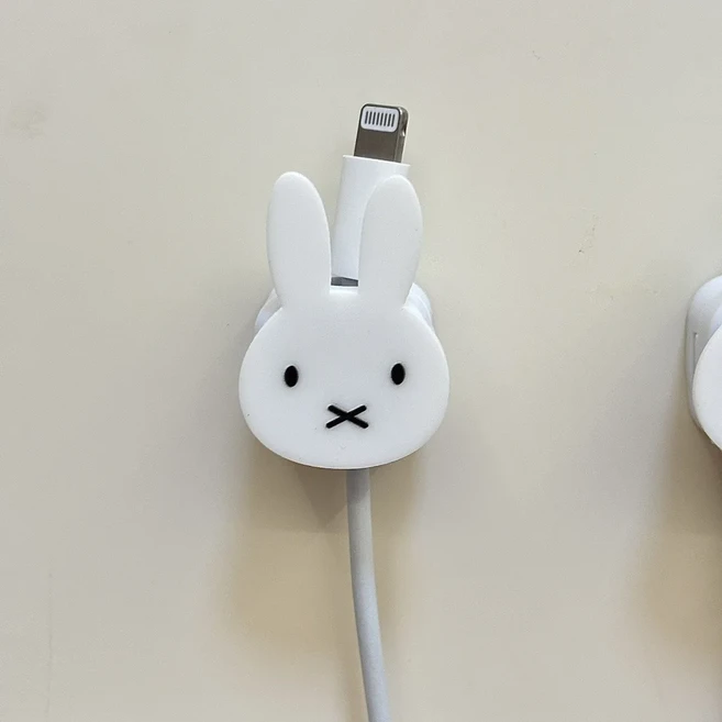 Miffy 데이터 케이블 홀더 귀여운 애니메이션 만화 크리 에이 티브 간단한 자기 흡입 Kawaii 데스크탑 전화, 01 1pcs-miffy