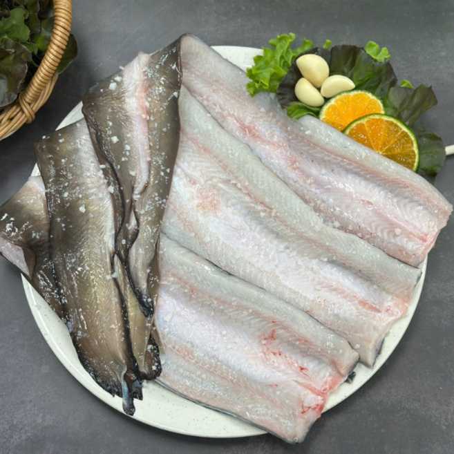 고창 자포니카장어 민물장어 장어구이 소스2종 생강채 (손질 후 700g 내외), 1개, 1kg