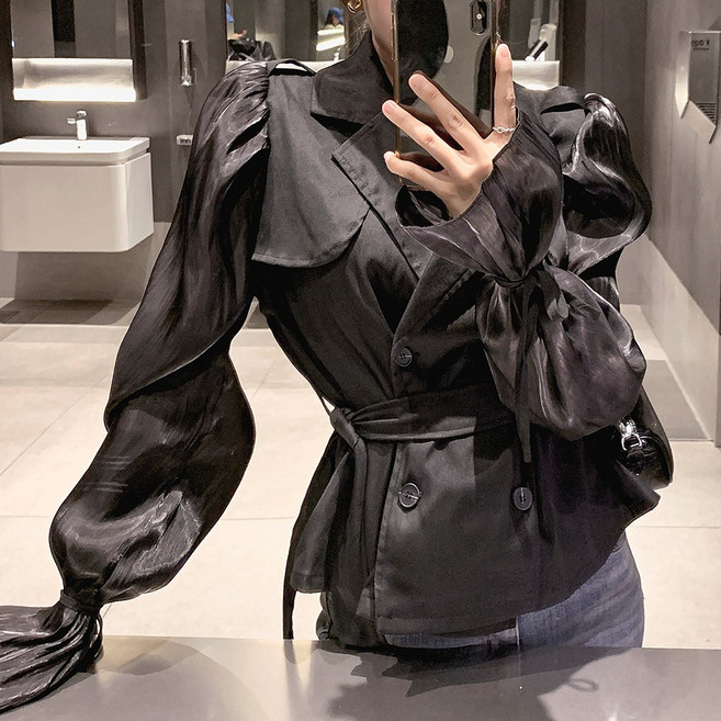 떳다그녀 챠밍 실키 하프 트렌치 자켓