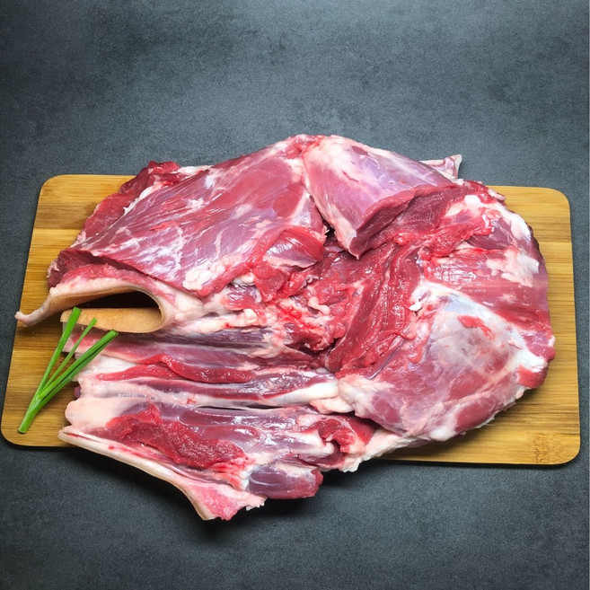 산초원흑염소 국내산 뼈없는 흑염소고기 염소고기 부위별(갈비/목살/앞다리살/뒷다리살/등심/배받이살), 500g, 1개, 앞다리살+사골육수2팩