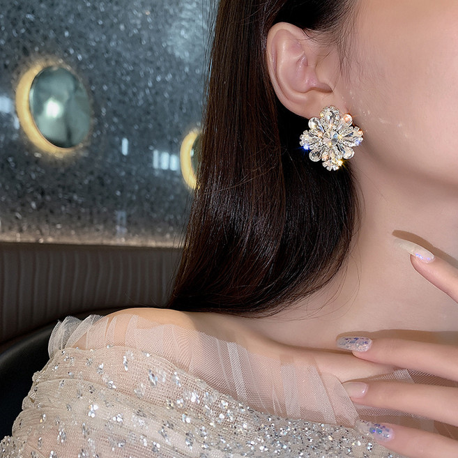 플로라 빅 큐빅 귀걸이 크리스탈 화려한 드롭 가벼운 웨딩 롱 파티 드레스 걸그룹 아이돌