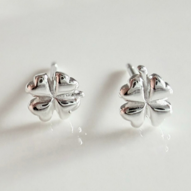 렝땅은세상 (Silver World) 실버 925 행운의 미니 하트 네잎 클로버 스터드 은 귀걸이