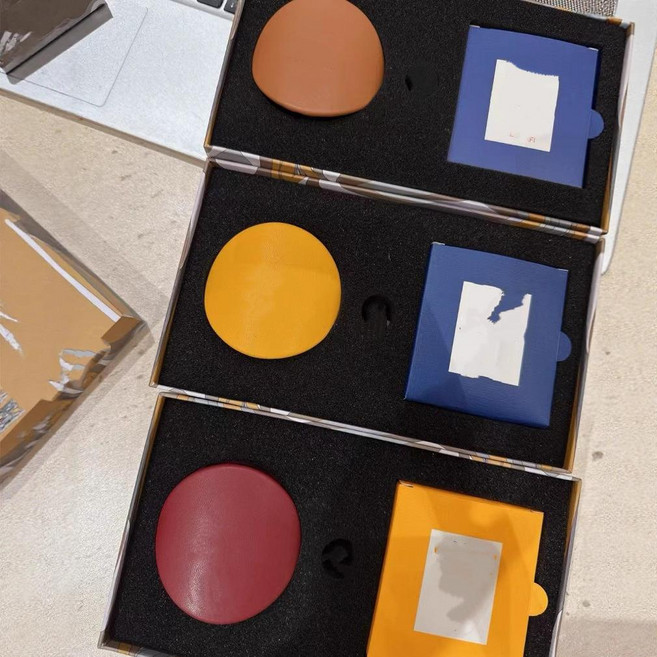 아쿠아디파르마 방향제 차량용 리필 케이스 디퓨저 세트, 프리사이즈, 보르도레드 케이스 +G 로야 라이트 디퓨저, 1개