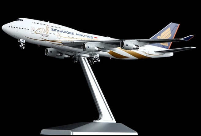 RBF YY 1:400 Singapore 747-400 9V-SMZ YY74417 飛機模型, 1個