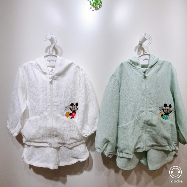 아가방 안양점 79R323006 디즈니미키후드집업상하 24여름신상 아침 저녁으로 점퍼 대용으로도 좋은~ 상하 모두 양쪽 주머니가 있어 우리 아이들이 입으면 멋짐 뿜뿜인 상하세트~