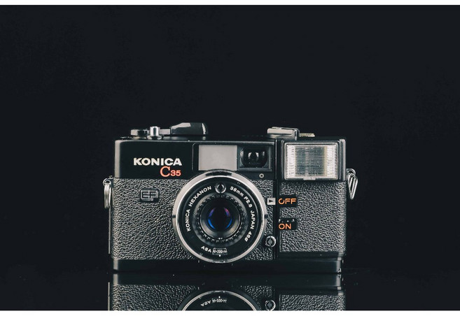 KONICA C35 EF 135底片相機, 1個