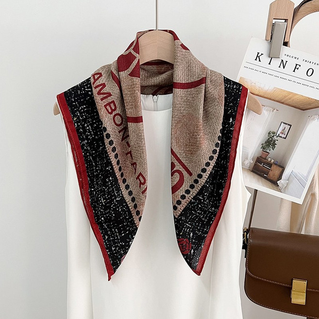 모델엄마 하이퀄리티 클래식 로즈패턴 양면사용 아사면 쁘띠 스카프(1color)