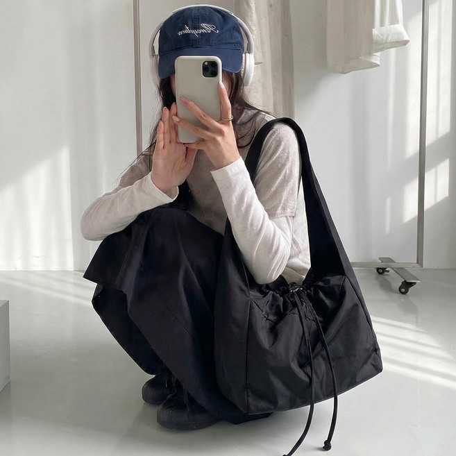 헤네스 여성 나일론 숄더백 호보백 셔링 스트링 빅 보부상 캐주얼 데일리 가방