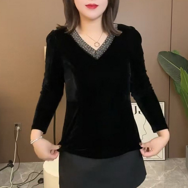 MOSAIRATION 여성 브이넥 비즈장식 벨벳 긴팔 루즈핏 패션 데일리 티셔츠 D00112710