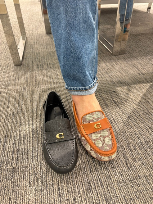 코치 25SS 여성 스컬프티드 C 레더 드라이버 로퍼 플랫 2색 택1/