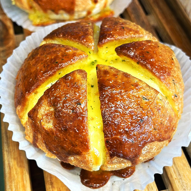 [수원의아침] 육쪽마늘빵 마늘빵 갈릭브레드 디저트 바삭촉촉 크림치즈 홈카페, 1개, 220g