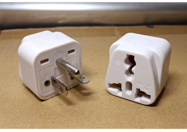 萬用 220V 轉接插頭 旅遊插頭, 1個