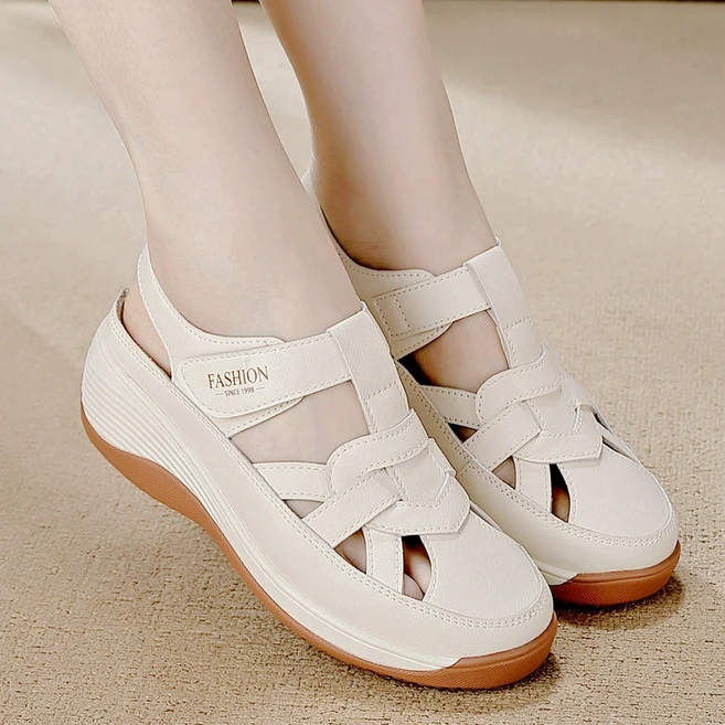 FINE ART 여성 키높이 미끄럼 방지 샌들 가죽 발편한 슬리퍼 웨지 샌들 4cm