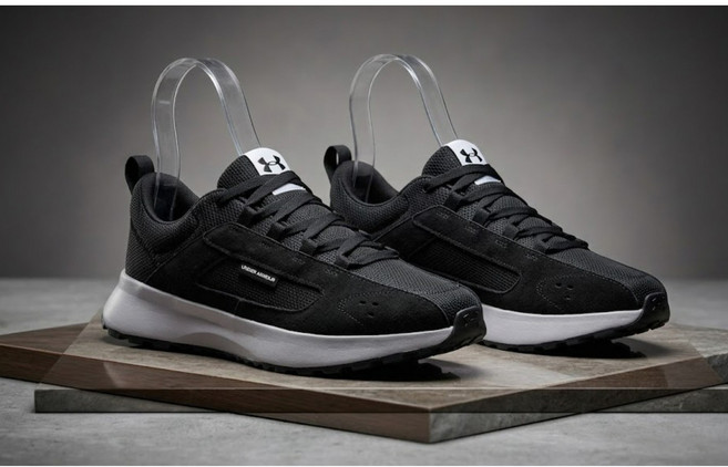 [언더아머_스포츠] 남성 스니커즈 Black 스웨이드 운동화 러닝화 TM3028378