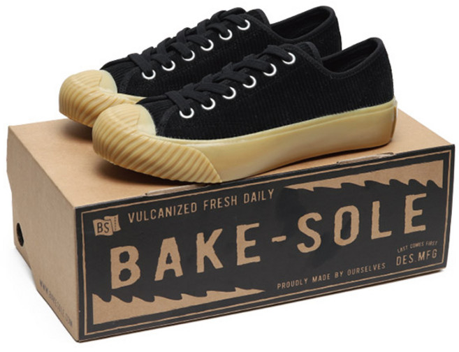 국내 자체생산 베이크솔 빵처럼 구워 만든 레몬 파이 결을 담아낸 블루베리파이 스니커즈