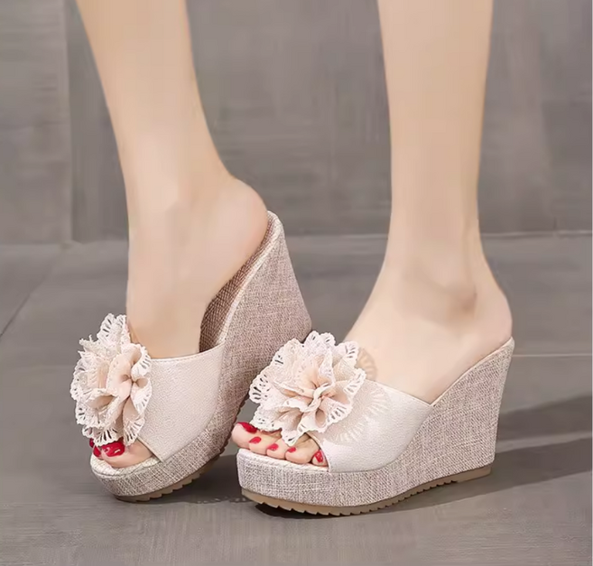 쌍천 여성 10cm 키높이 웨지 통굽 슬리퍼 플라워 패션 가보시 힐 일자 슬리퍼 A26032919