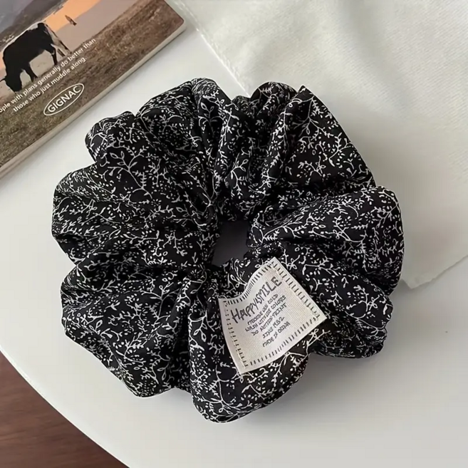 부드럽고 우아한 플라워 패턴 곱창 머리끈