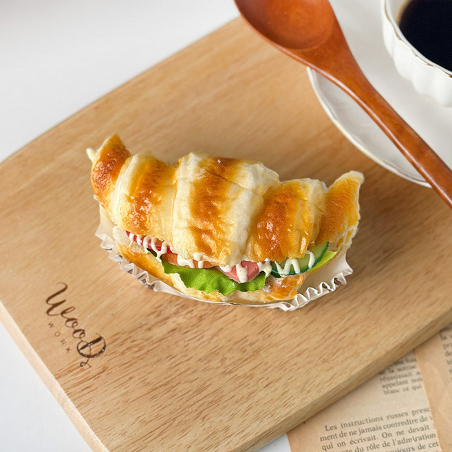 [한소픈] 크루아상 샌드위치 모형 가짜 빵 베이커리 카페 인테리어 소품, 03.크루아상 샌드위치 1개