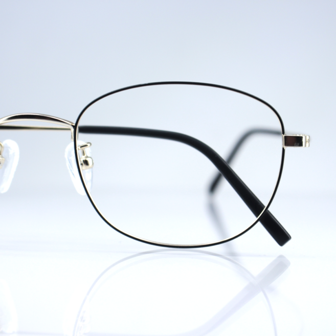 깃털을 쓴듯한 가벼움 초경량 에어티타늄 안경테 블랙 골드 색상