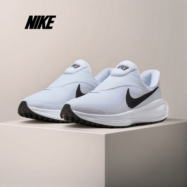 나이키 백화점 매장 정품 여성 가벼운 런닝화 레볼루션 8 이지온 흰검