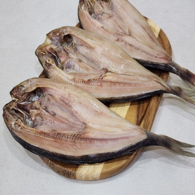 촉촉하고 담백한 맛의 일품! 반건조 임연수 (3미 / 500-700g 내외) 1개, 500-700g 내외