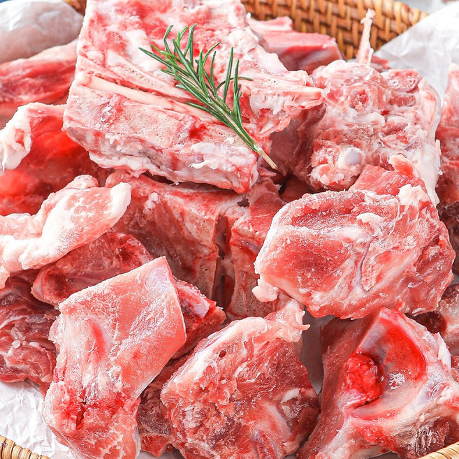 [대명축산식품] 국내산 냉동 돼지등뼈 돼지목뼈 2kg 이상 감자탕 뼈해장국 등뼈찜, 1개